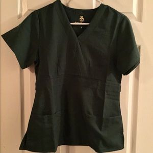 Ultra soft hunter green scrub top NWOT